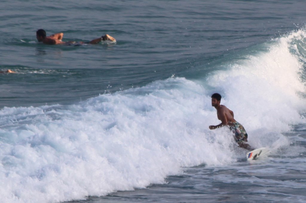 IMG_9000.JPG - Surfer