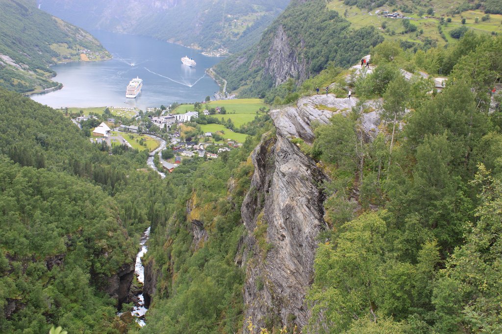 IMG_0017.JPG - Geirangelva river gorge opening to the Geiranger village and fjord  http://en.wikipedia.org/wiki/Geirangerfjord 