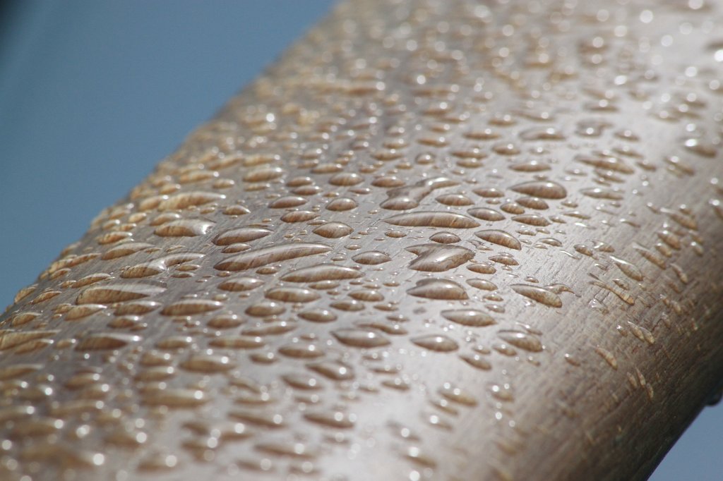 IMG_0139.JPG - Raindrops on the railing