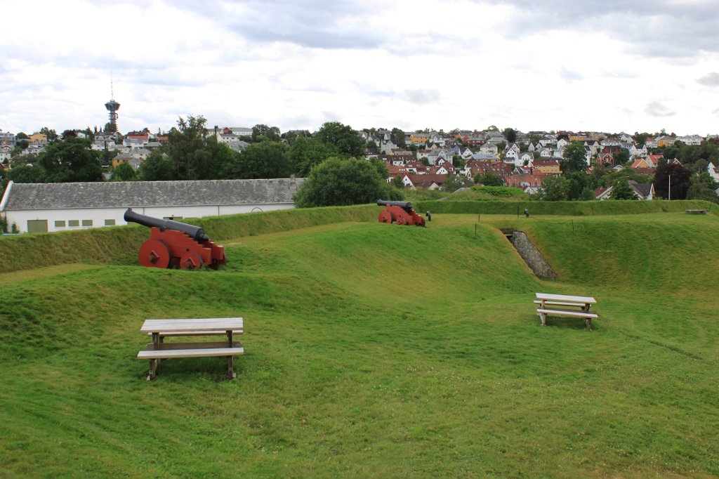 IMG_0187.JPG - Cannons at Kristiansten Fortress  http://en.wikipedia.org/wiki/Kristiansten_Fortress 