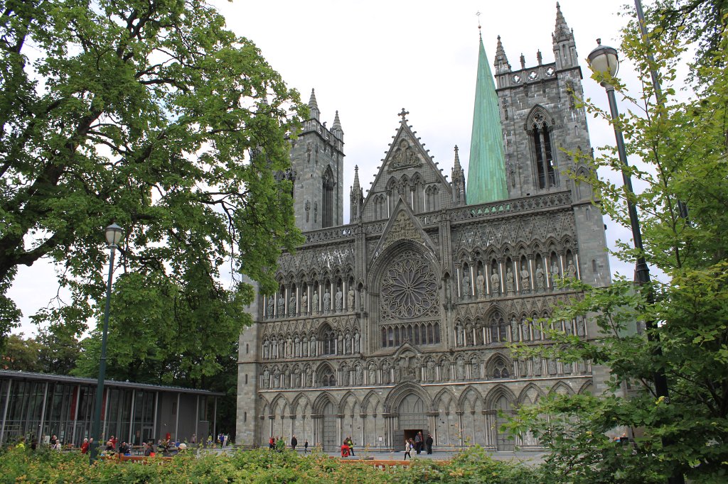 IMG_0232.JPG - Nidaros Cathedral  http://en.wikipedia.org/wiki/Nidaros_Cathedral 