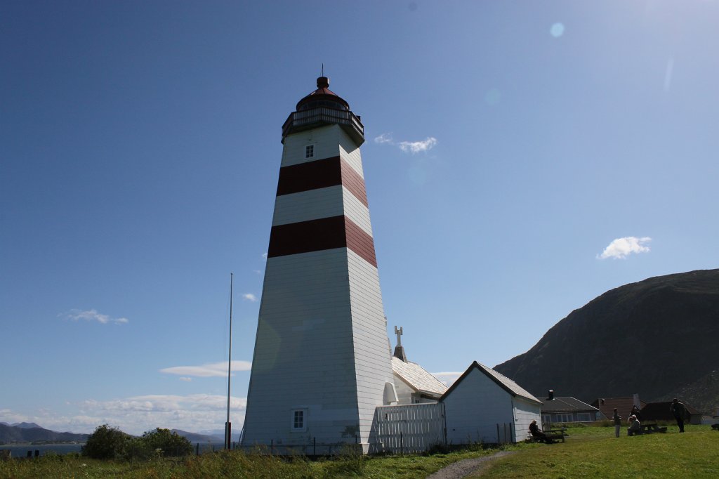 IMG_0383.JPG - Alnes fyr  http://en.wikipedia.org/wiki/Alnes_Lighthouse 