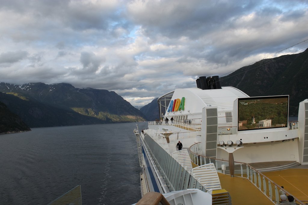 IMG_0580.JPG - Hardangerfjord  http://en.wikipedia.org/wiki/Hardangerfjord 