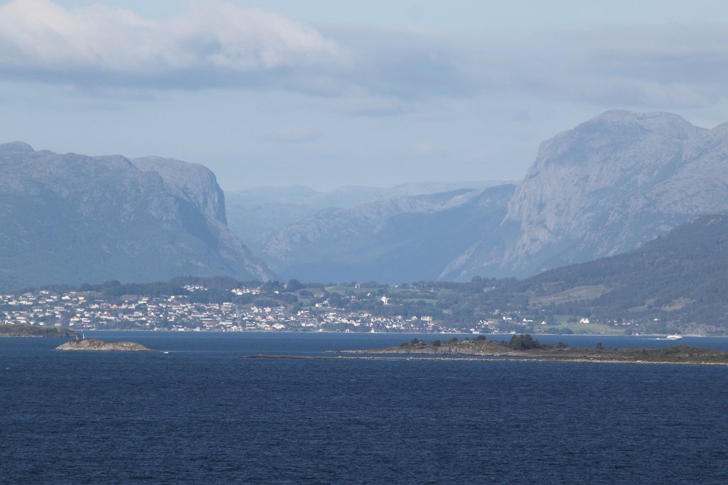 IMG_0722.JPG - Sea, City and Mountains