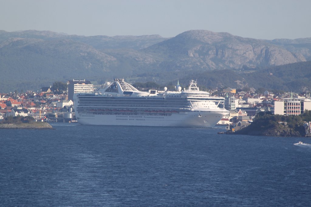 IMG_0724.JPG - Grand Princess  http://de.wikipedia.org/wiki/Grand_Princess  in Stavanger  http://en.wikipedia.org/wiki/Stavanger 