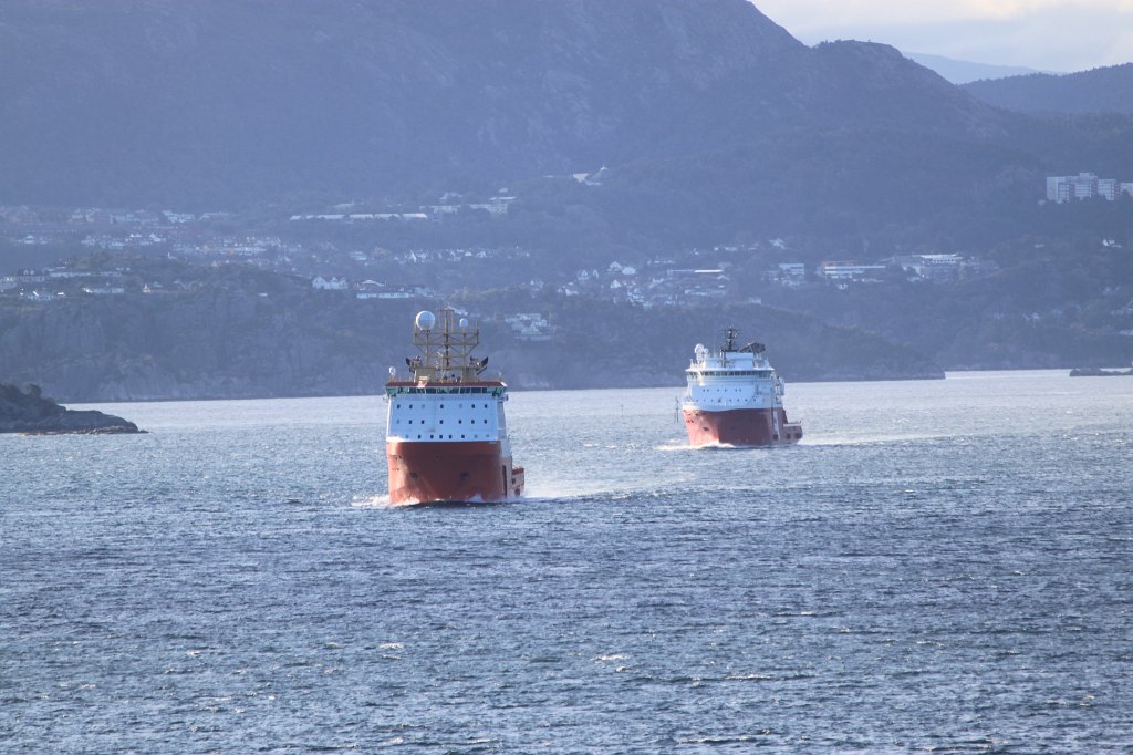 IMG_9573.JPG - Supply vessels