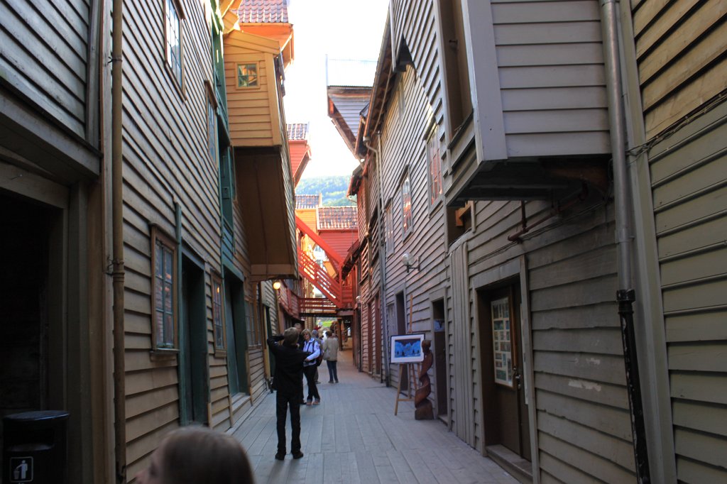IMG_9599.JPG - Alleyways of Tyskebryggen  http://en.wikipedia.org/wiki/Bryggen 