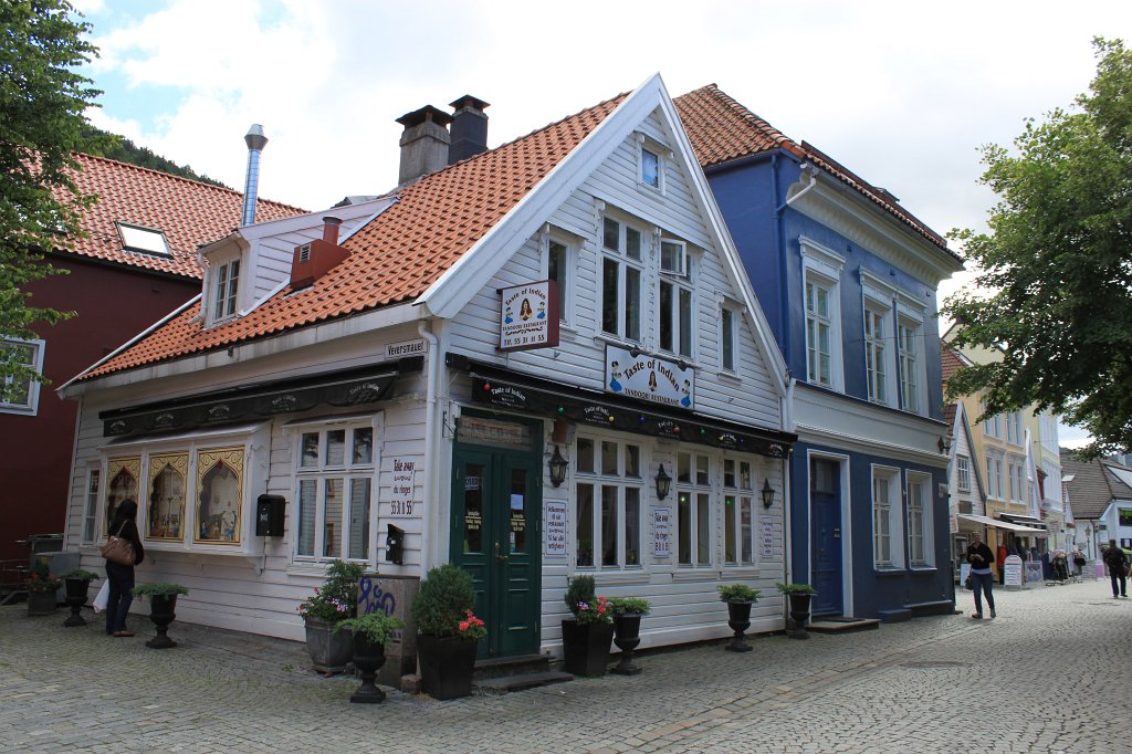 IMG_9681.JPG - Marken street