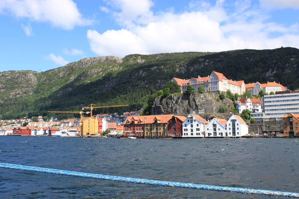 IMG_9717.JPG - Rothaugen skole (School on top of hill)