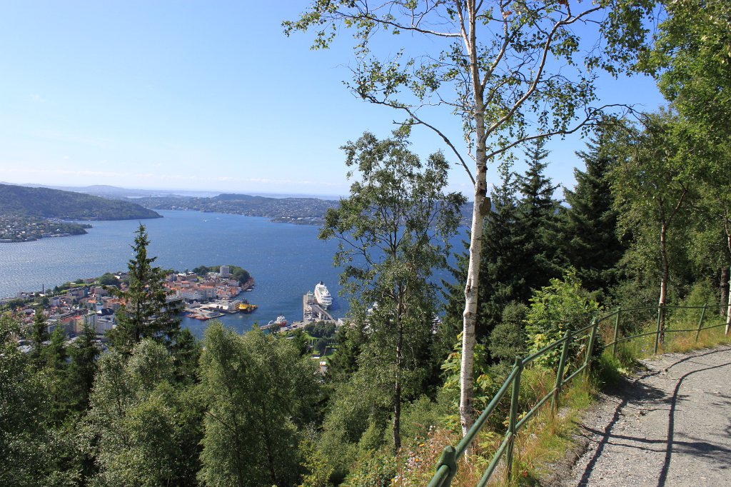 IMG_9775.JPG - Nordnes  http://en.wikipedia.org/wiki/Nordnes  & Byfjorden  http://en.wikipedia.org/wiki/Byfjorden 