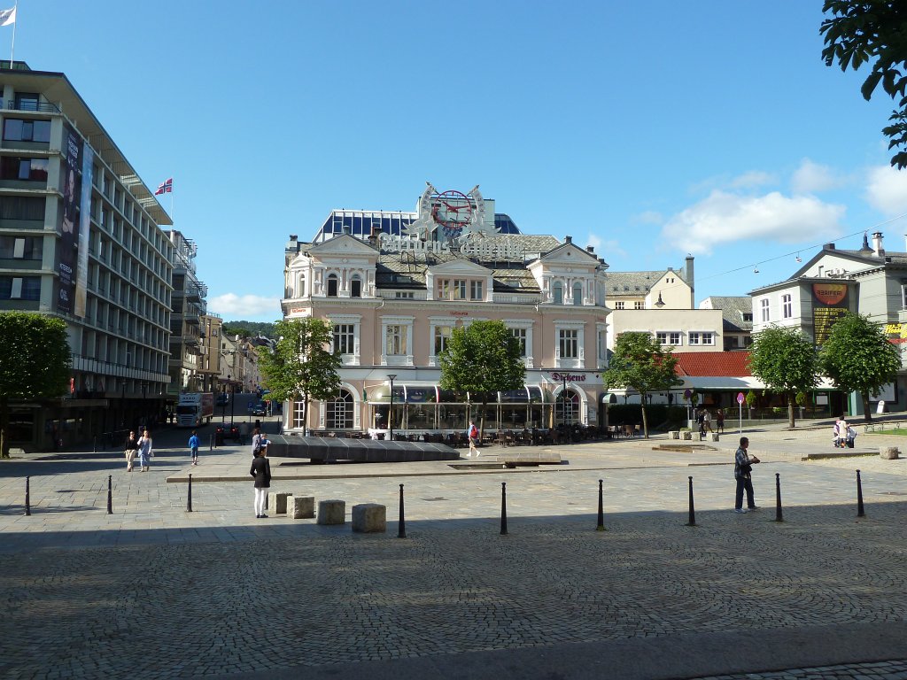 P1070814.JPG - Bergens Tidente building  http://en.wikipedia.org/wiki/Bergens_Tidende 