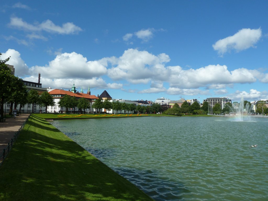 P1070828.JPG - Lille Lungegårdsvannet fountain  http://en.wikipedia.org/wiki/Lille_Lungeg%C3%A5rdsvannet 
