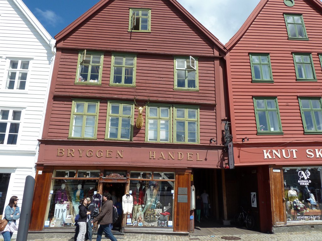 P1070855.JPG - Bryggen front  http://en.wikipedia.org/wiki/Bryggen 