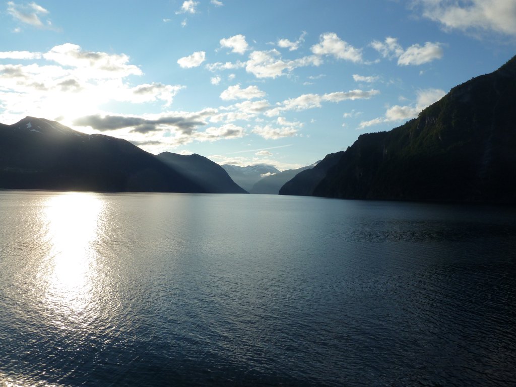 P1070928.JPG - Norddalsfjorden  http://en.wikipedia.org/wiki/Norddalsfjorden 