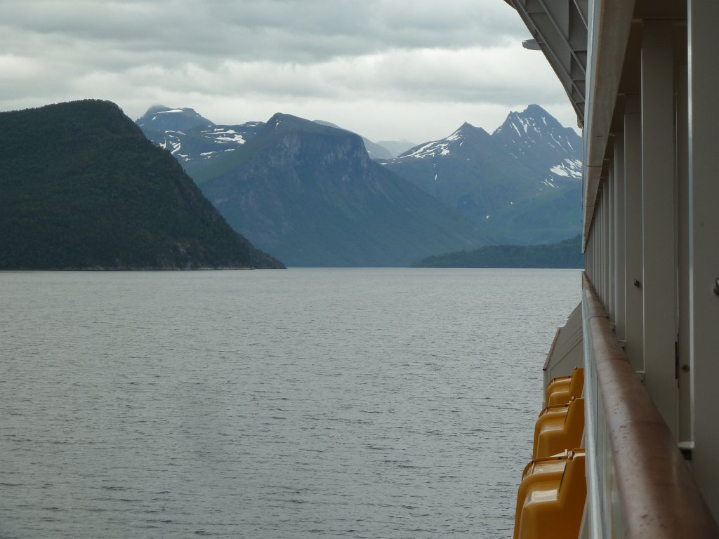 P1080066.JPG - Romsdalsfjord  http://en.wikipedia.org/wiki/Romsdalsfjord 