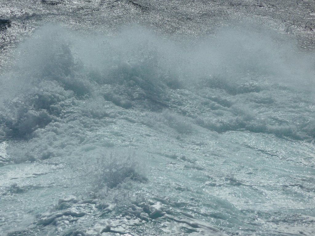 P1080390.JPG - Rough sea