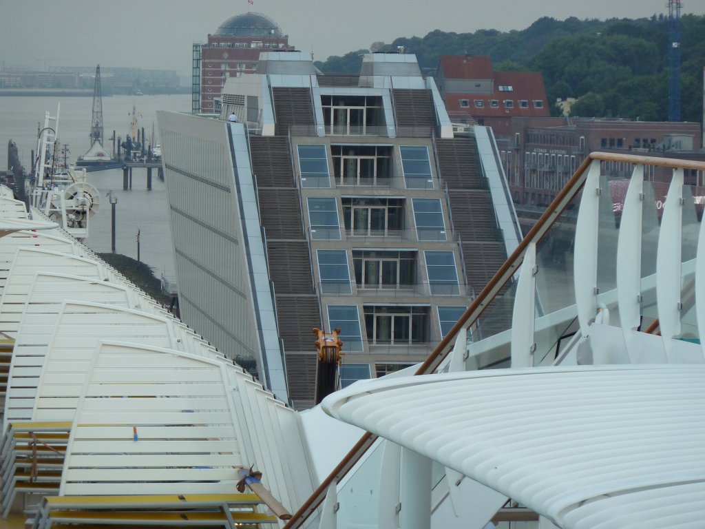 P1080658.JPG - Dockland office building  http://de.wikipedia.org/wiki/Dockland-B%C3%BCrogeb%C3%A4ude 