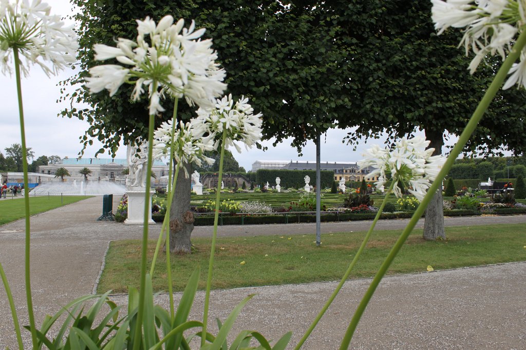 IMG_0834.JPG - Flower fountain view