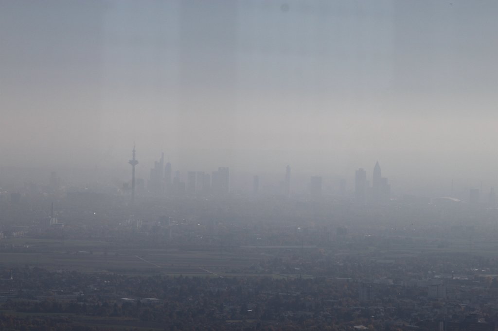 IMG_1552.JPG - Frankfurt in the mist  http://en.wikipedia.org/wiki/Frankfurt_am_Main 