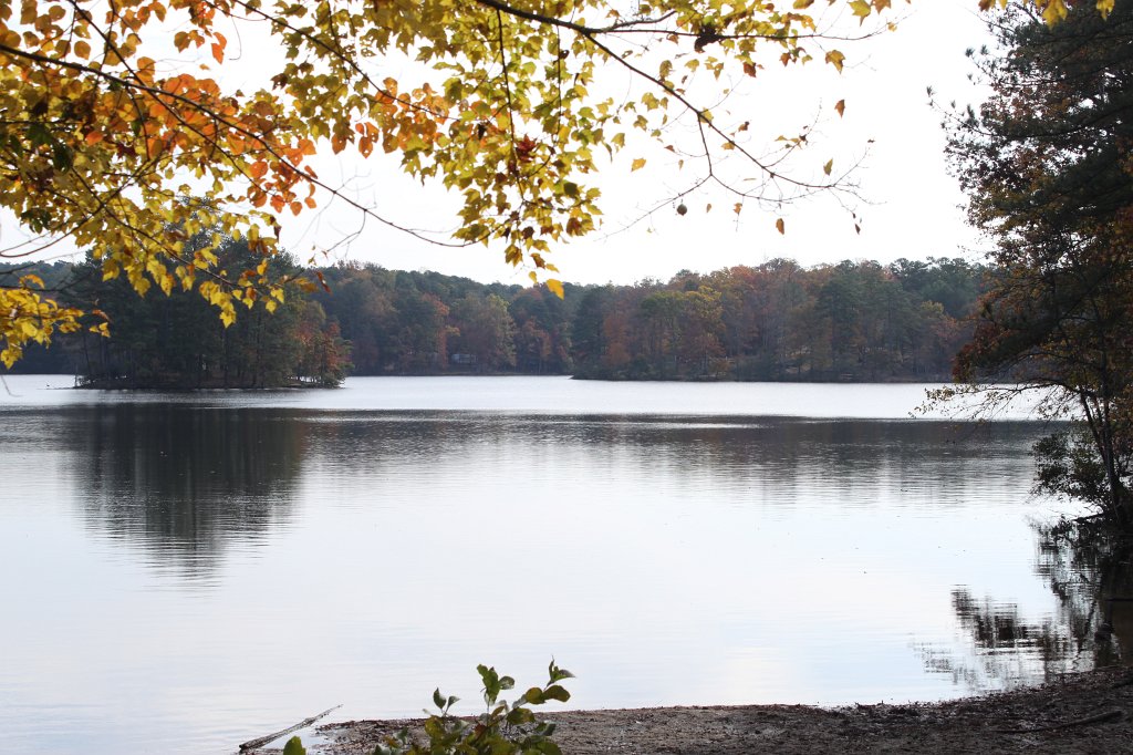 IMG_1780.JPG - Stone Mountain lake  http://en.wikipedia.org/wiki/Stone_Mountain 