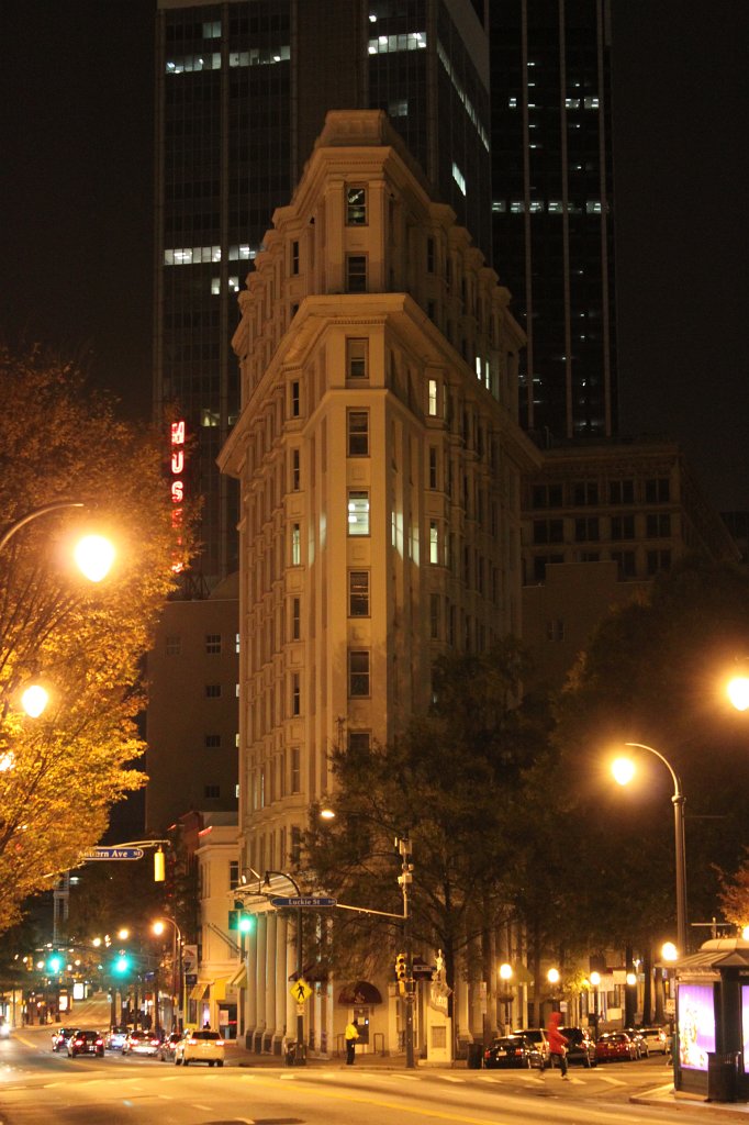 IMG_1907.JPG - Flatiron Building  http://en.wikipedia.org/wiki/Flatiron_Building_(Atlanta) 