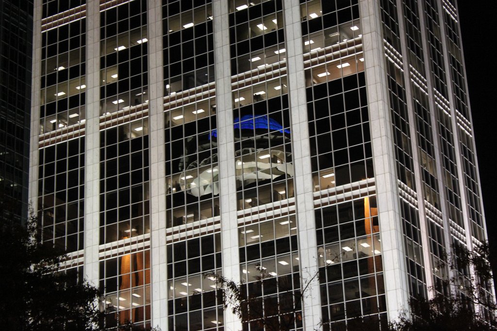 IMG_2074.JPG - Blue UFO in the mirroring windows