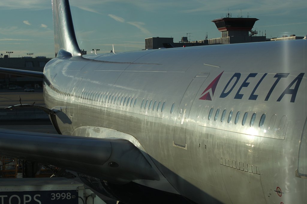 IMG_2315.JPG - Hartsfield-Jackson Atlanta International Airport  http://en.wikipedia.org/wiki/Hartsfield%E2%80%93Jackson_Atlanta_International_Airport 