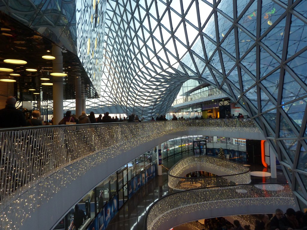 P1090357.JPG - MyZeil Shopping Center  http://en.wikipedia.org/wiki/MyZeil 
