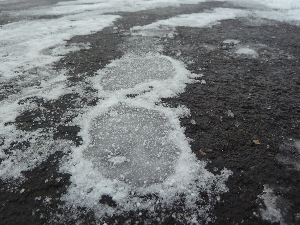 P1090603.JPG - Icy foot trace