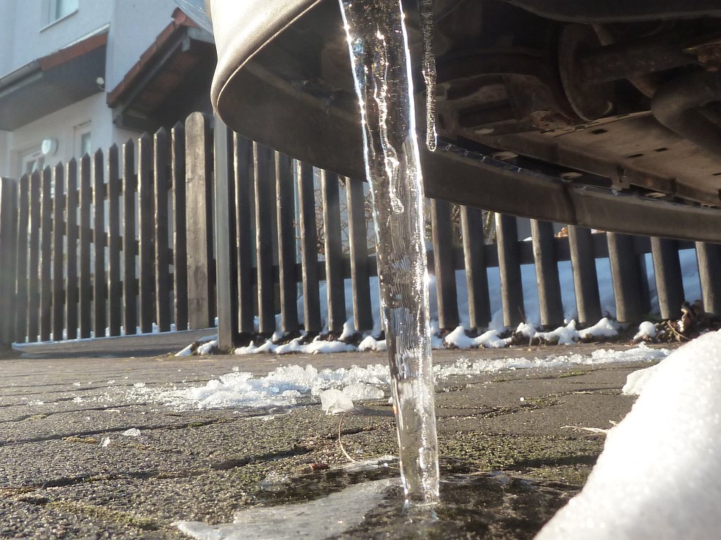 P1090665.JPG - Icicle at car