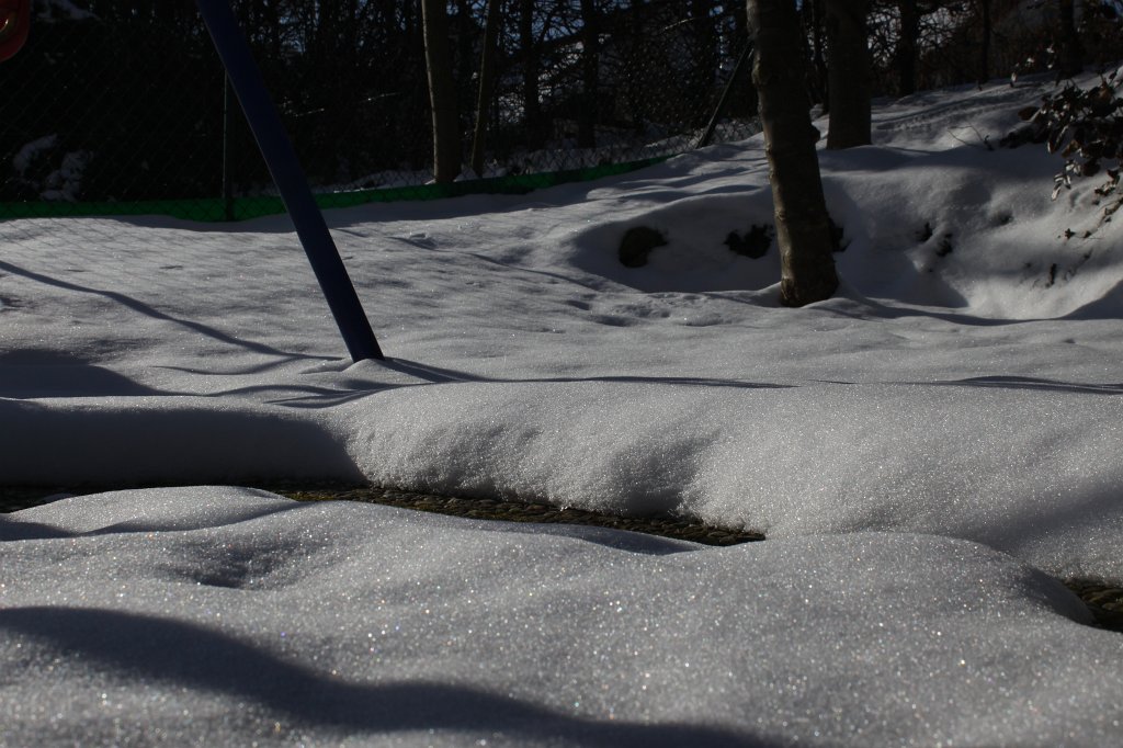 IMG_3191.JPG - Snow in the sun