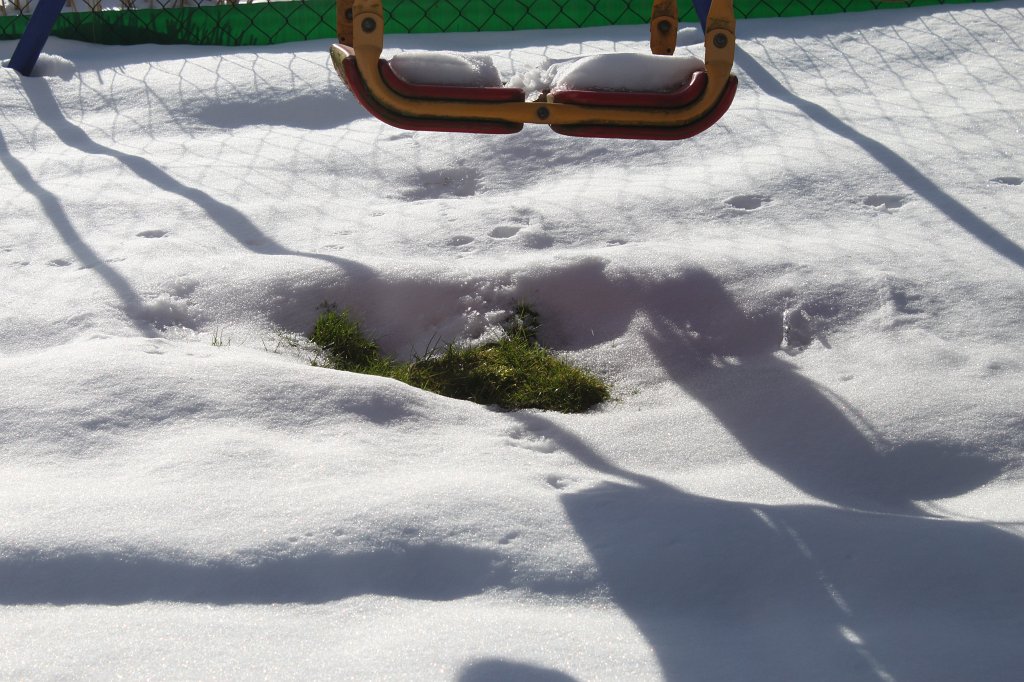 IMG_3192.JPG - Snow in the sun