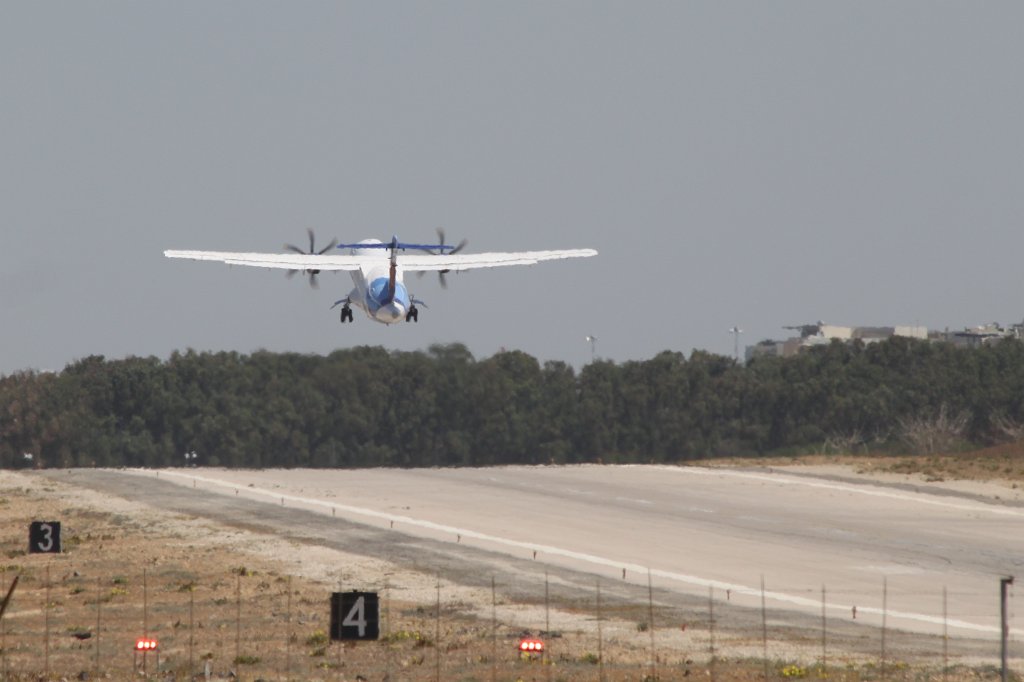 IMG_3786.JPG - Taking off