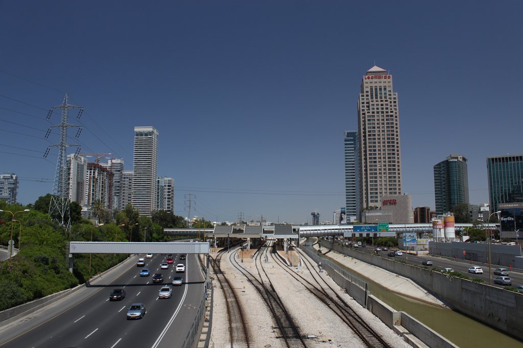 IMG_3852.JPG -  Tel Aviv Savidor Central Railway Station ,  Ayalon River  and  Ayalon Highway 