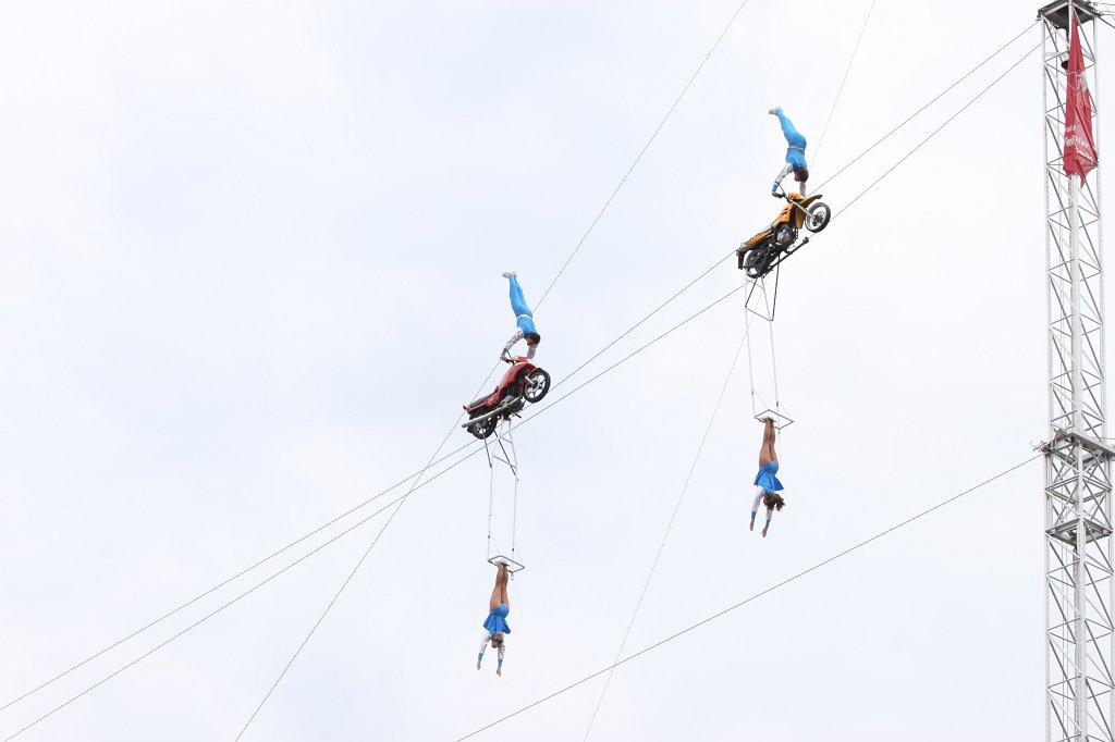IMG_4515.JPG - Artistry in the sky by  Geschwister Weisheit  during the  Wolkenkratzer Festival  2013