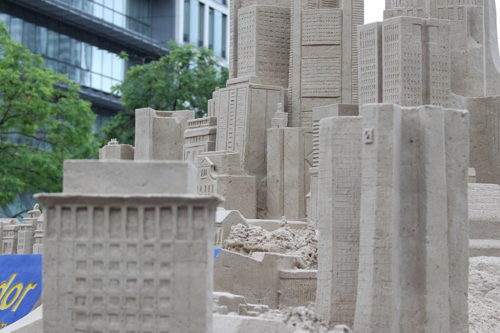IMG_4675.JPG - Building the  Frankfurt  Skyline out of sand at the  Wolkenkratzer Festival  2013