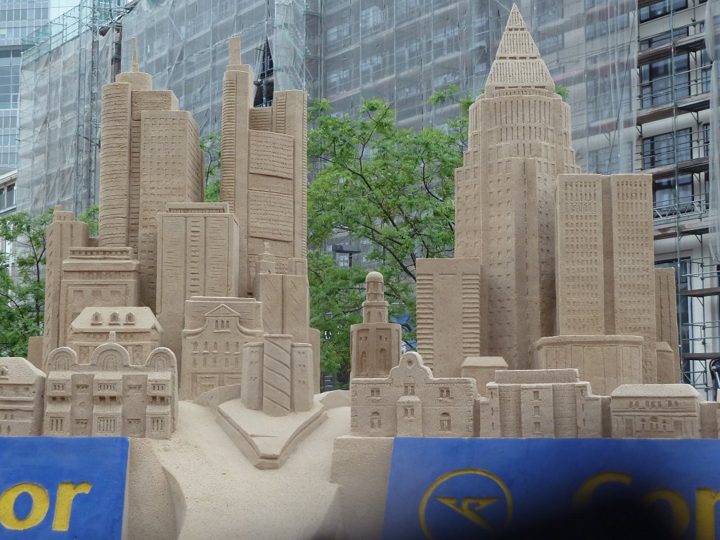 P1100115.JPG - Building the  Frankfurt  Skyline out of sand at the  Wolkenkratzer Festival  2013