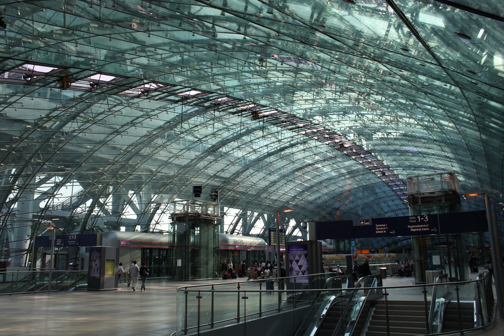 IMG_5131.JPG -  Frankfurt Airport long-distance station  ticket hall and lounge