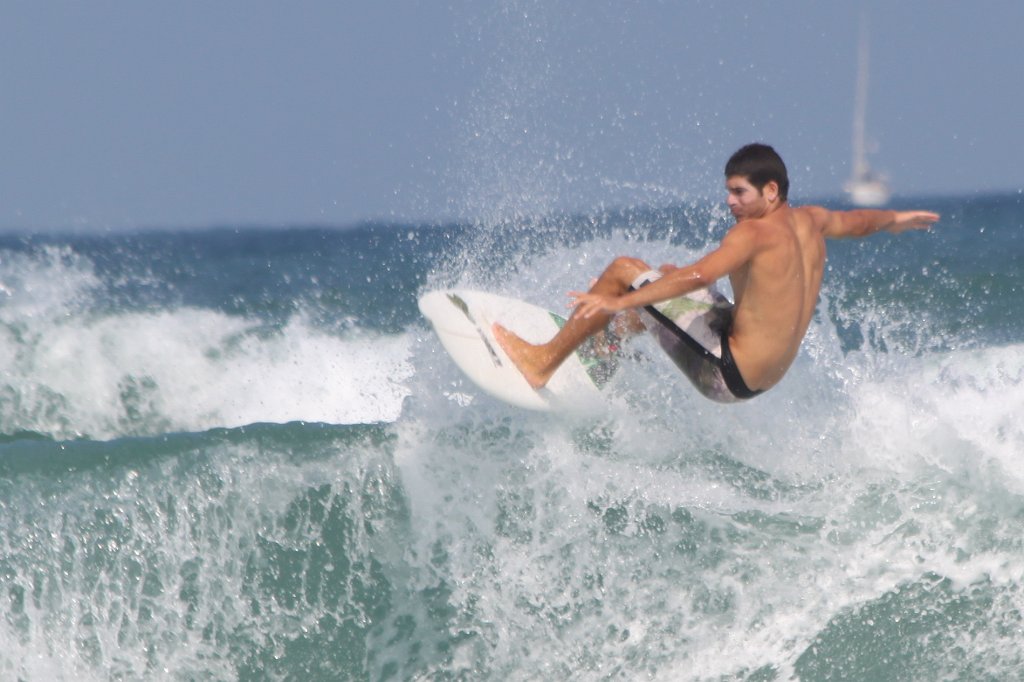 IMG_5201.JPG - Sun, waves and fun on the board