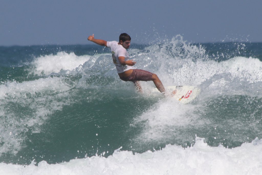 IMG_5242.JPG - Sun, waves and fun on the board. Surfing the world.