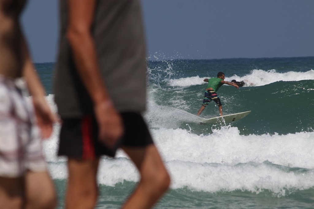 IMG_5245.JPG - Sun, waves and fun on the board. Surfing the world.