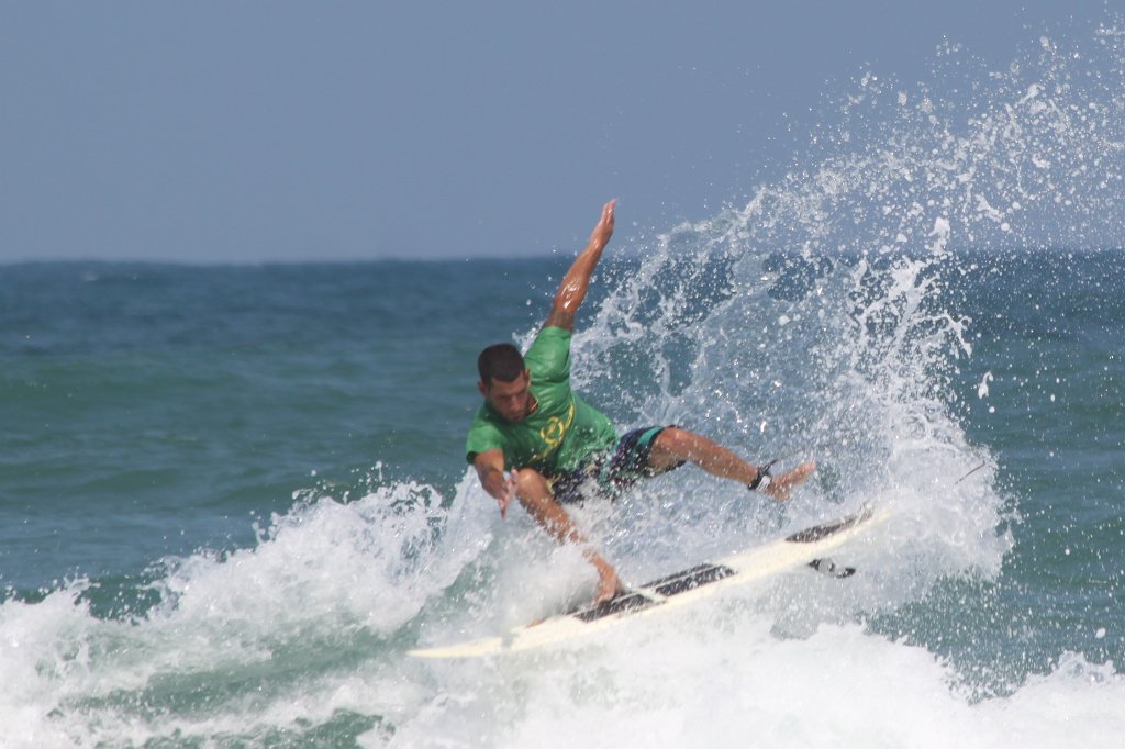 IMG_5282.JPG - Sun, waves and fun on the board. Surfing the world.