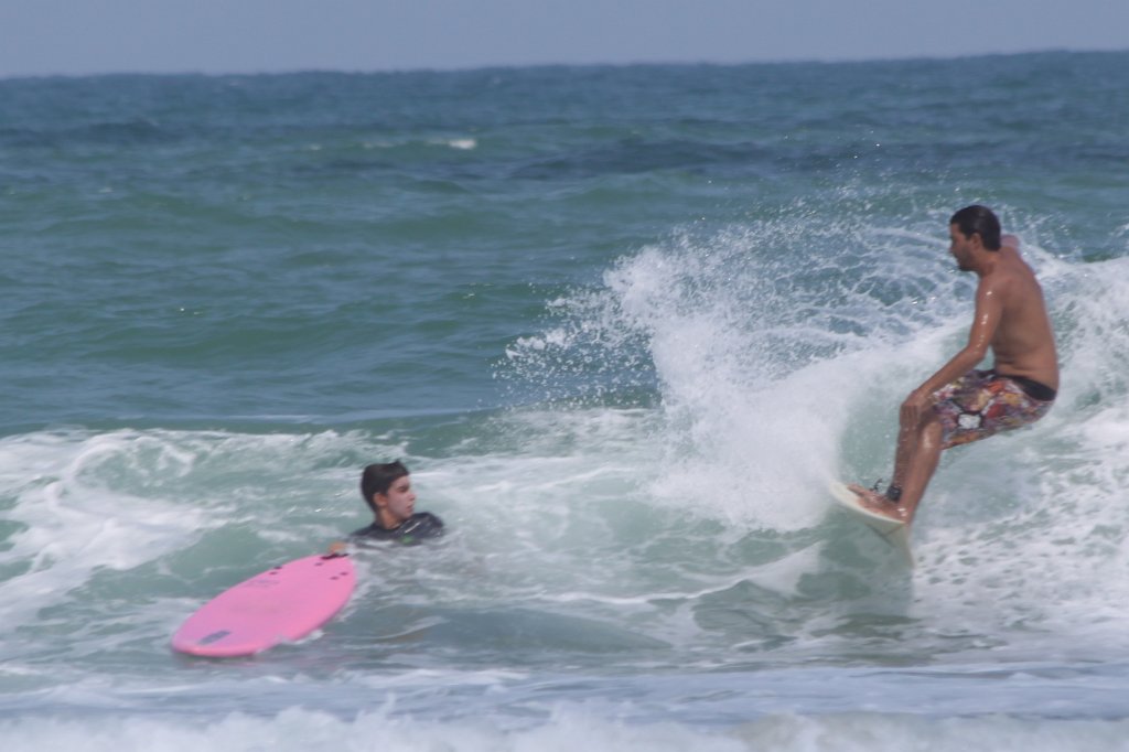 IMG_5283.JPG - Sun, waves and fun on the board. Surfing the world.