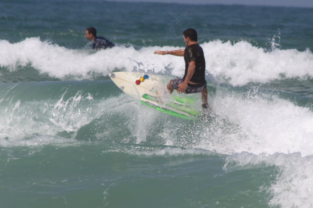 IMG_5289.JPG - Sun, waves and fun on the board. Surfing the world.