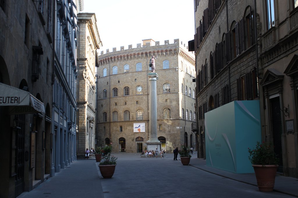 IMG_5474.JPG -  Piazza Santa Trinita  with Column of Justice and  Palazzo Spini Feroni 