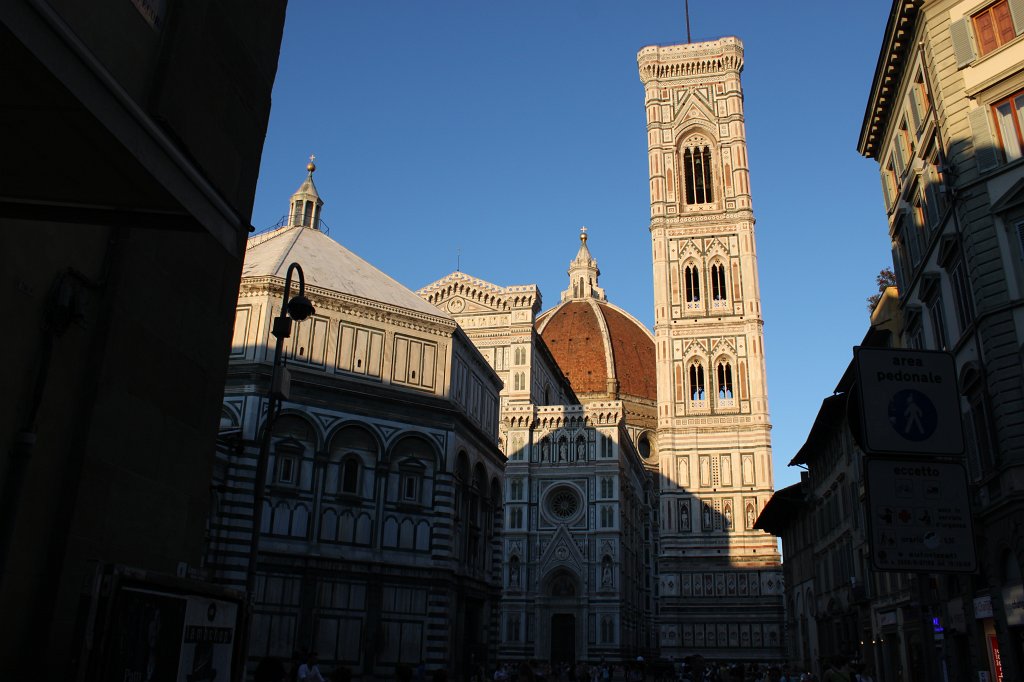 IMG_5870.JPG -  Rose window  of  Basilica di Santa Maria del Fiore  with   Battistero di San Giovanni  and  Giotto's Campanile 