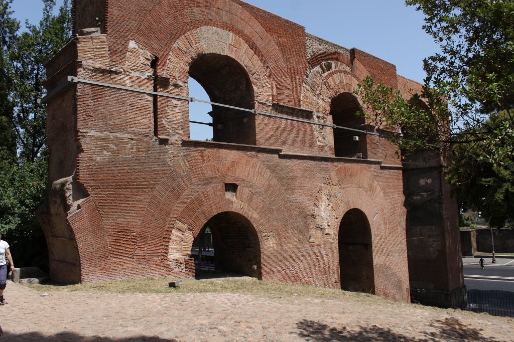 IMG_6610.JPG -  Palatine Hill  aqueduct -  Aqua Claudia 