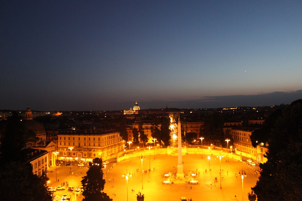 IMG_7255.JPG -  Piazza del Popolo  with the Egyptian obelisk of  Seti I ,  Ramesses II  from  Heliopolis  standing in the centre of the Piazza. The  St. Peter's Basilica  can be seen in the background.