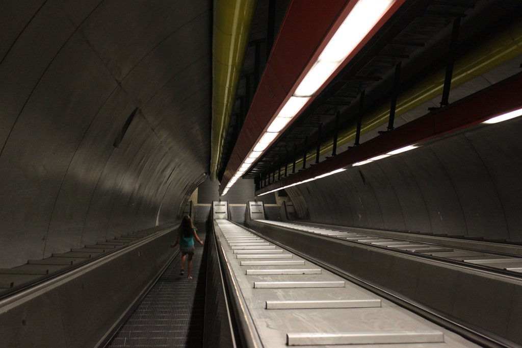 IMG_7408.JPG - Going down to the underground