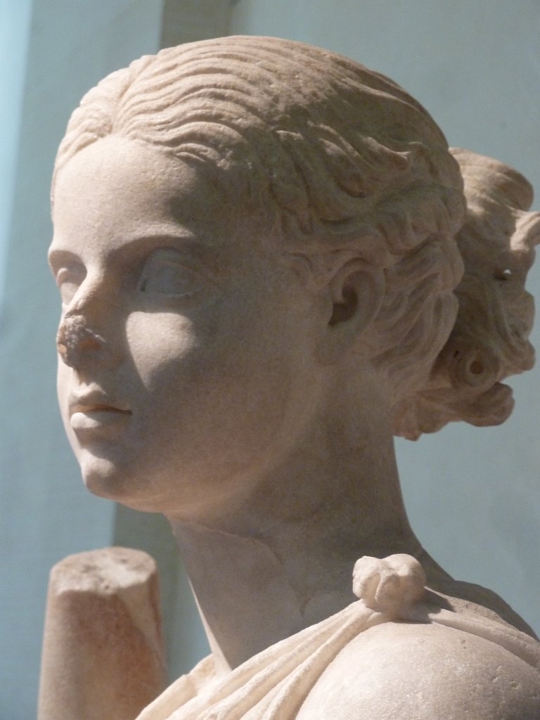 P1100366.JPG - Portrait of a young girl as  Artemis . Marble, Roman artwork of the late Neronian period or of the Flavian period. From the Terme dei Cisiarii in Ostia Antica. 60 - 79 A.D.  National Museum of Rome - Palazzo Massimo alle Terme 